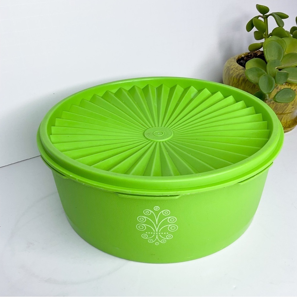 VINTAGE Green Tupperware Canister Container With Lid - 70s Retro Great Condition
